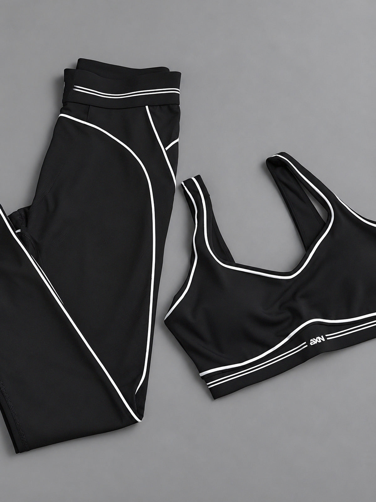 Maya-Active Set in Black – women's vest & leggings set